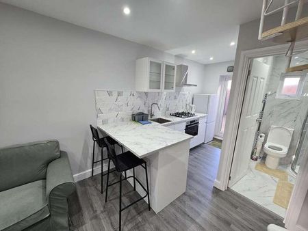 Harrow, HA2 - Photo 5