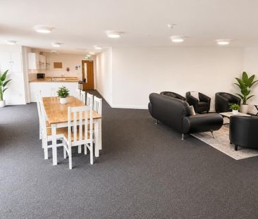 5 Bed Flat, Penny Lane House, L15 - Photo 1