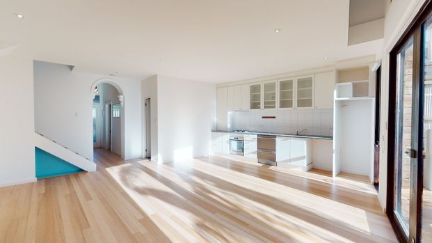 Position Perfect! - Photo 1