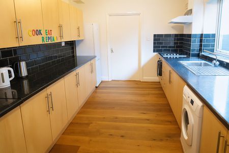 6 Bed Terraced House, Earls Road, SO14 - Photo 5