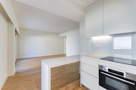 Apartamento T0 sem móveis para arrendamento com garagem e arrecadação na Graça, Lisboa - Photo 3
