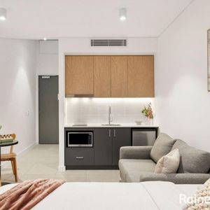 FURNISHED STUDIO APARTMENTS - RENT INCLUDES WATER,GAS,ELECTRICITY AND INTERNET! - Photo 2