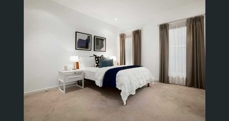 Expansively Accommodating in the Heart of It All! - Photo 4