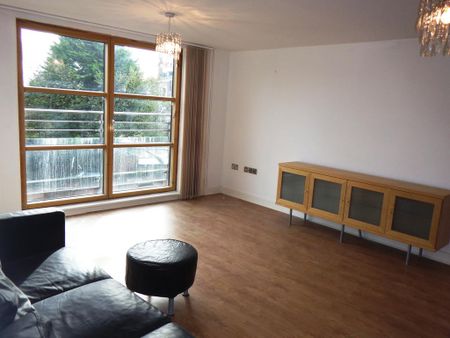 2 bedroom flat to rent - Photo 3