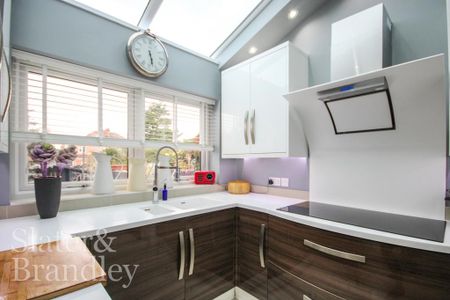 3 bedroom semi-detached house to rent - Photo 5