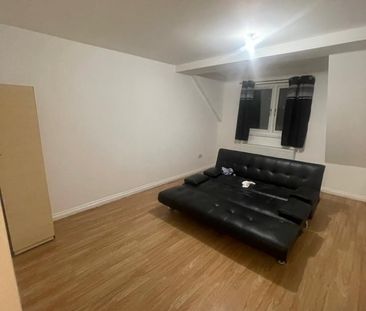 1 Bed Flat, Station Parade, IG11 - Photo 5