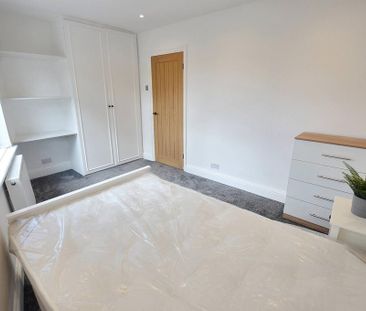 4 bedroom end of terrace house to rent - Photo 6