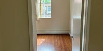 Beautiful One Bedroom on Quiet Tree Lined Street - West End Downtown - Photo 2