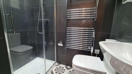 Avonwick Road, Hounslow, TW3 - Photo 2