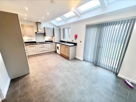 2 bedroom semi-detached house to rent - Photo 2