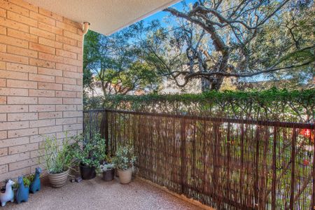 Bright And Airy One bedroom Apartment with Parking - Photo 3