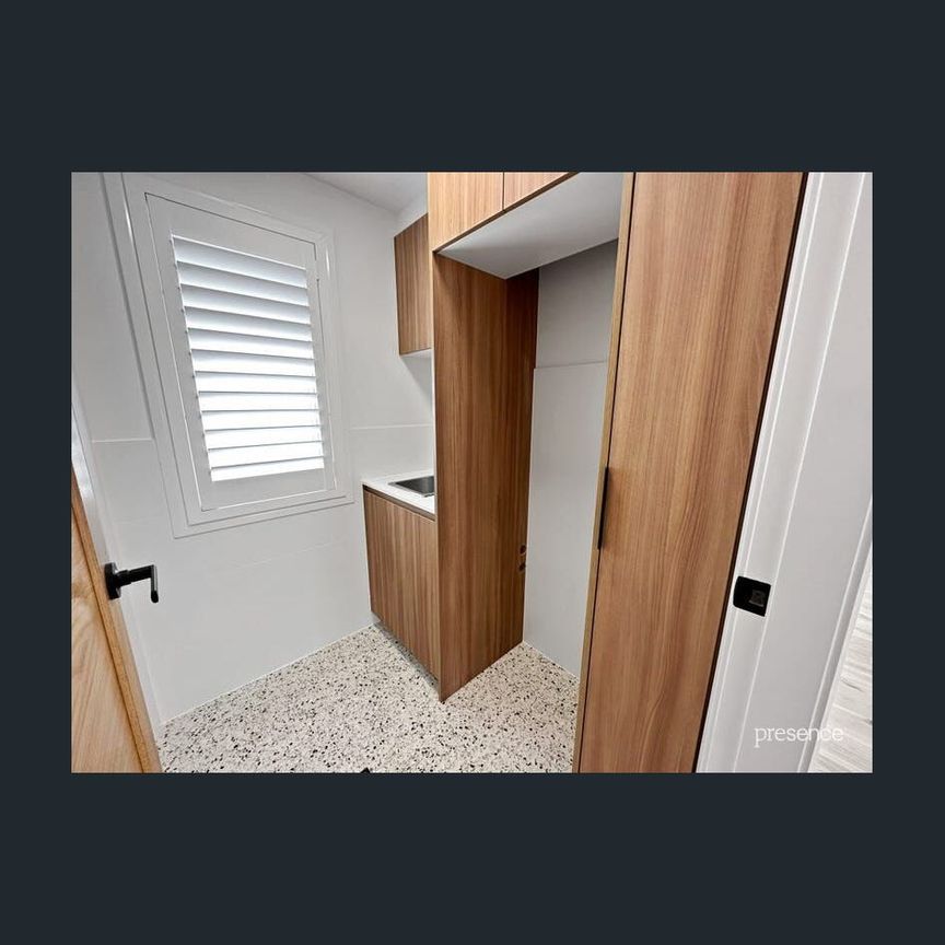 LUXURY EXECUTIVE LIVING IN THE HEART OF NEW LAMBTON - Photo 1