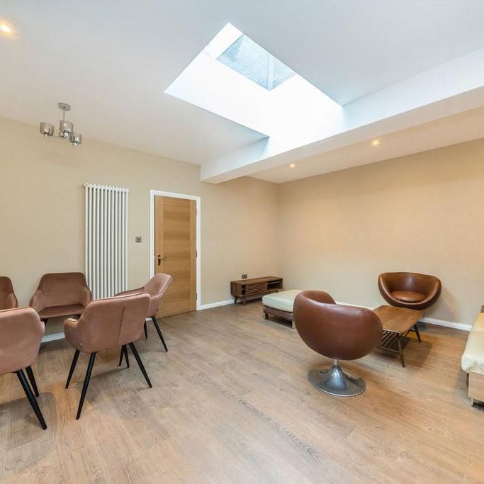 4 bedroom flat to rent - Photo 1