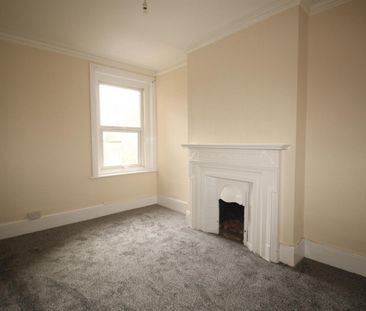 5 Bedroom Flat - Above Shop To Let - Photo 1