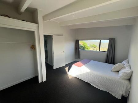Coastal four-bedroom home at Waiinu Beach - Photo 2