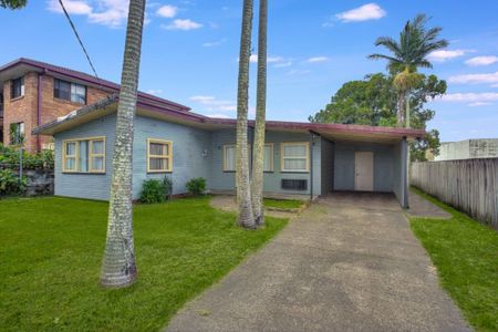 MODEST COTTAGE ON LARGE FLAT BLOCK - Photo 3