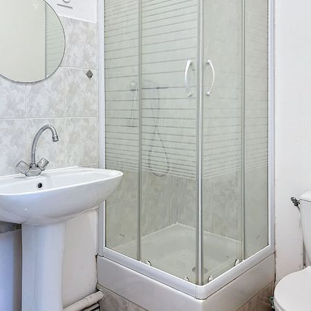 Appartement à louer - REIMS - PROCHE AVENUE DE LAON - Photo 4