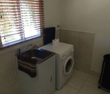 Fully Furnished Room for Rent - Easy walk to Redcliffe Hospital - Photo 6