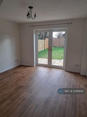 3 bedroom end of terrace house to rent - Photo 1