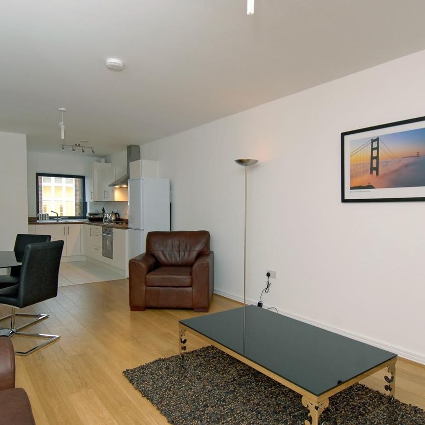 2 Bed Flat, Edith Cavell House, E14 - Photo 1