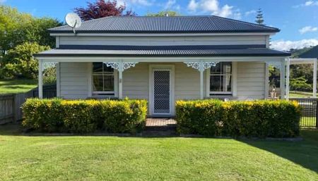 Fully Renovated 4 Bedroom! - Photo 4