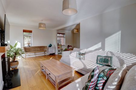 4 bedroom detached house to rent - Photo 3