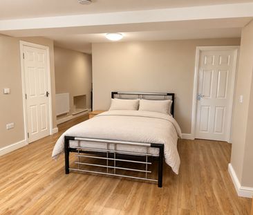 Studio Flat, Dover Place, BS8 - Photo 1