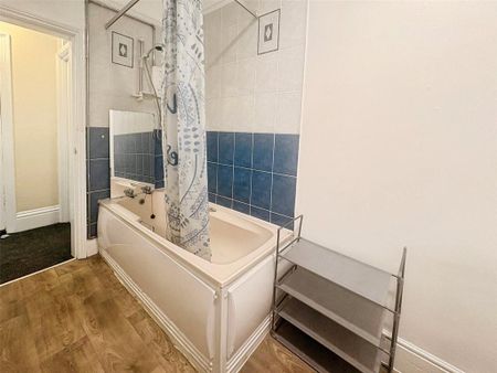 3 bedroom flat to rent - Photo 5