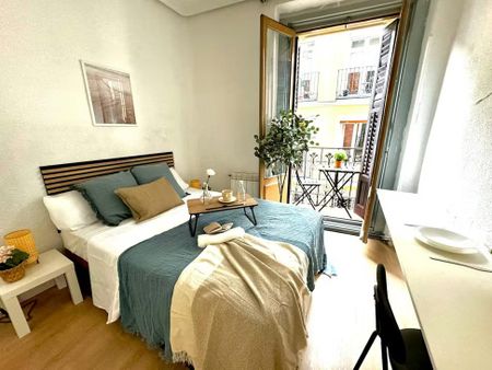 Calle de Jesús, Madrid, Community of Madrid 28014 - Photo 2