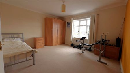 Lincoln Road, Newark, Nottinghamshire, NG24 - Photo 3