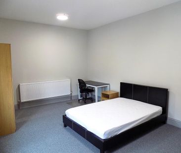 4 bedroom terraced house to rent - Photo 3