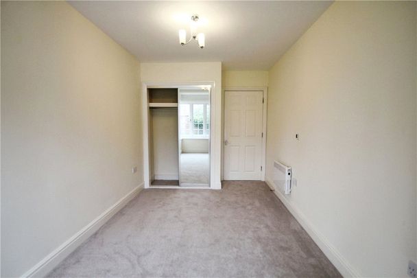 Camphill Road, West Byfleet - Photo 1