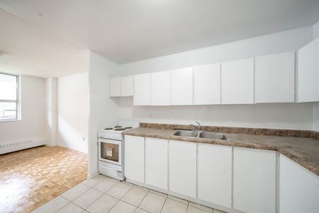 For Lease - 5 Glamorgan Avenue Unit# 811, Toronto, Ontario - Photo 5