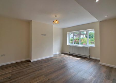 4 bedroom semi-detached house to rent - Photo 3