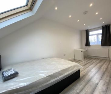 1 bedroom in a house share to rent - Photo 2