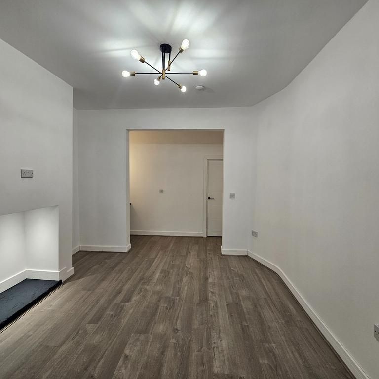 4 bedroom terraced house to rent - Photo 1
