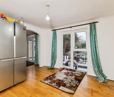 4 bedroom detached house to rent - Photo 4