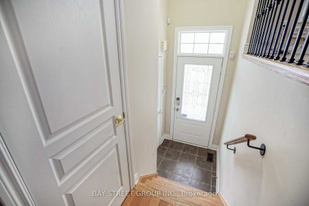 For Lease - 94 Mack Clement Lane, Richmond Hill, Ontario - Photo 2