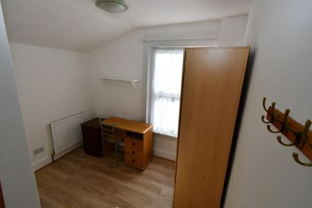 4 bedroom terraced house to rent - Photo 4