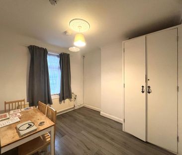 6 bedroom semi-detached house to rent - Photo 3