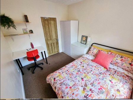 4 bedroom terraced house to rent - Photo 4