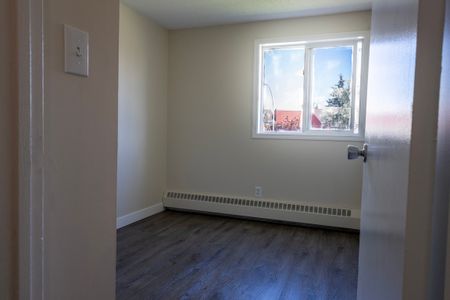 Millcrest Apartments - Photo 2