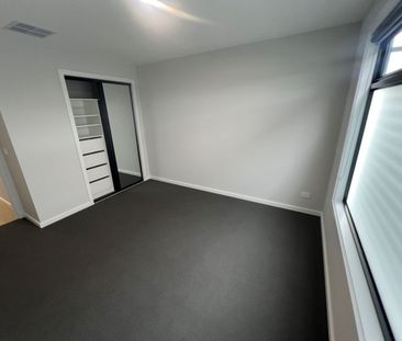 Brand New & Splendid Townhouse in West Footscray! - Photo 4
