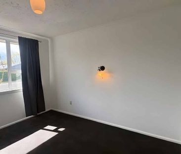 Cute, Spacious and Warm 2 Bed Unit! - Photo 2