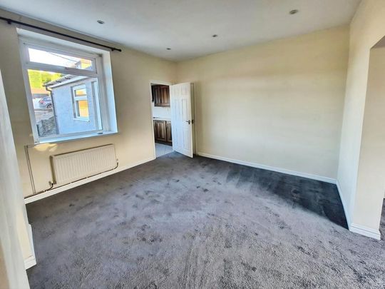 3 bedroom end of terrace house to rent - Photo 1