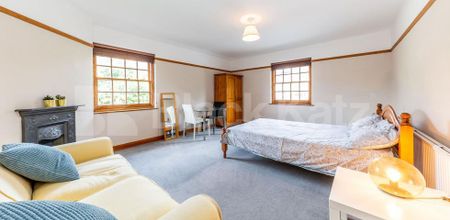 Stylish Contemporary 2-Bedroom Apartment in Exclusive Holybank Development - Photo 5