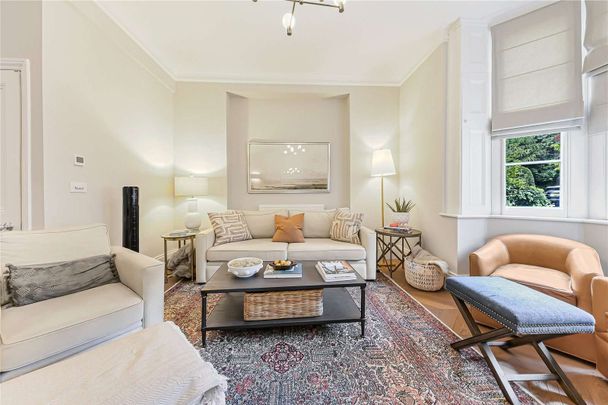 Five bedroom house located on a quiet cul de sac in the heart of St John's Wood - Photo 1