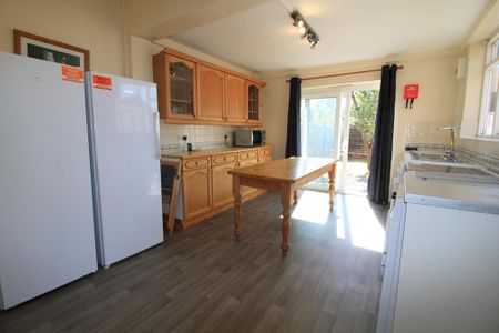 6 bedroom terraced house to rent - Photo 3