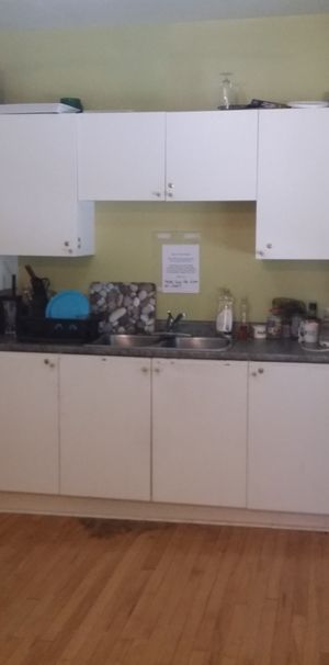 Bright/Clean/Large/Quiet Building; Cable & Internet Included - Photo 1
