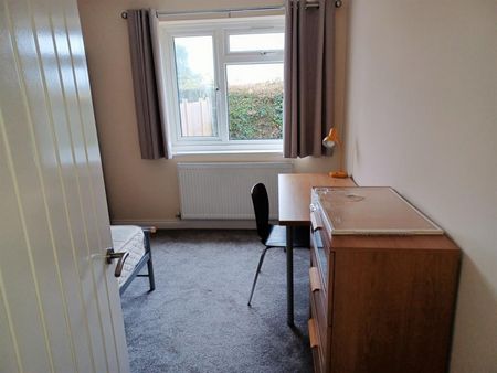 4 bedroom House To Let - Photo 2